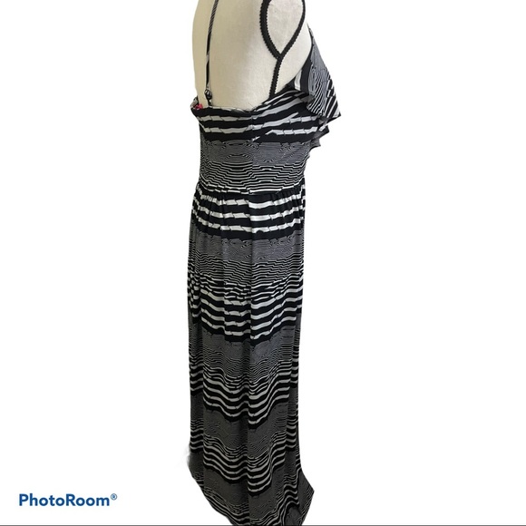 Betsy Johnson maxi ruffle black white dress. Size 4 - Picture 6 of 13